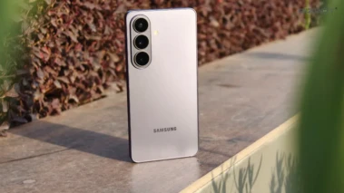 Samsung Galaxy S26 Review: Still the Comfort Food of Flagship Phones