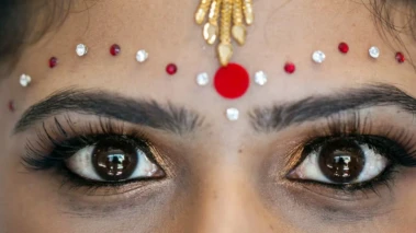 Tilak : నుదిటిపై బొట్టు పెట్టుకోవడం వల్ల ఇన్ని లాభాలా..? సైన్స్ & ఆధ్యాత్మిక రహస్యాలు
