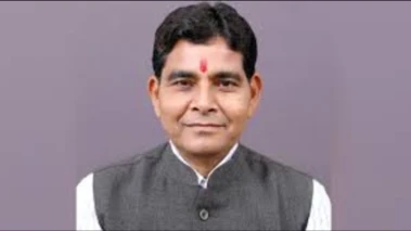 1 घंटे में पटवारी सस्पेंड करने का आदेश, किसानों की शिकायत पर मंच से भड़के राजस्व मंत्री