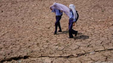 Extreme climate scenario fades, but warming continues
