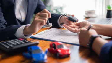 How can the 20/4/10 budgeting rule help in your car buying decision?