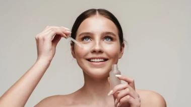 Vitamin C Serum At Home: इन पांच चीजों से घर पर ही बनाएं विटामिन C सीरम, दमक उठेगा चेहरा