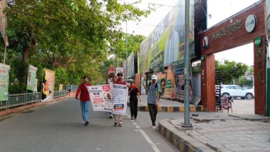 ​सोशल मीडिया पर ट्रेंड कर रही कॉकरोच जनता पार्टी, पटना की सड़कों पर उतरा गुस्सा, क्या है पूरा मामला?