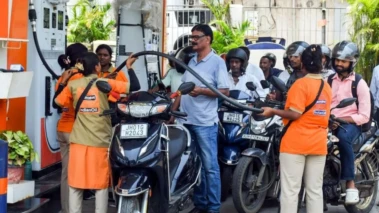 Petrol prices : మరోసారి సామాన్యుడికి షాక్‌...విరామం లేకుండా 'పెట్రో వడ్డన'