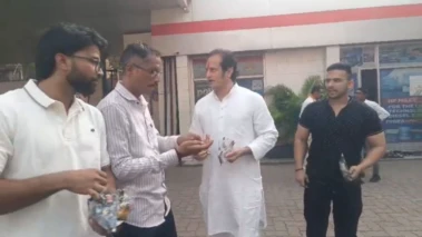 महंगाई और आर्थिक संकट को लेकर NSUI का प्रदर्शन, आम जनता को 'मेलोडी' चॉकलेट बांटकर केंद्र सरकार पर साधा निशाना