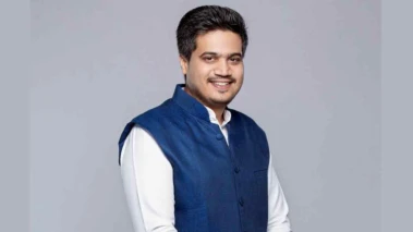 नाशिकमध्ये कांदा उत्पादक शेतकऱ्यांचे आंदोलन! मुंबई-आग्रा महामार्ग रोखला, रोहित पवार आणि अनेक प्रमुख नेत्यांना पोलिसांनी अटक केली