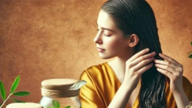 Hair Oil Effects: बालों में रातभर तेल लगाकर रखना चाहिए या नहीं? जानिए क्या कहते हैं एक्सपर्ट