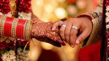 కొత్తగా పెళ్లైన యువతి వాలకం చూసి భర్తకు డౌట్! ఫోన్ చెక్ చేస్తే..