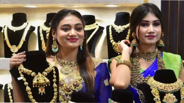 সোনা কিনতে এটাই সেরা সময়? কলকাতার আজকের রেট জানুন