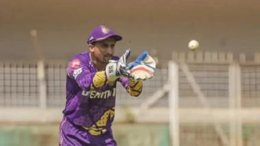 KKR ला सामन्यापूर्वीच मोठा धक्का; 18 कोटी रुपये किमतीचा गोलंदाज IPL मधून बाहेर