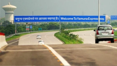 13 साल में 41 फीसदी बढ़ा टोल, फिर क्यों बदहाल हुआ यमुना एक्सप्रेसवे? अब तक हुई 4500 करोड़ की वसूली