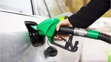Car Fuel Tank:कार में फ्यूल टैंक के पास क्यों होता है छोटा छेद? कैसे बचाता है आग जैसी बड़ी मुसीबत से