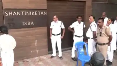 সোমবার দুপুরে অভিষেকের বাড়ি ঢুকে 'মনিটর' নিয়ে গেলো কলকাতায় পুলিশ