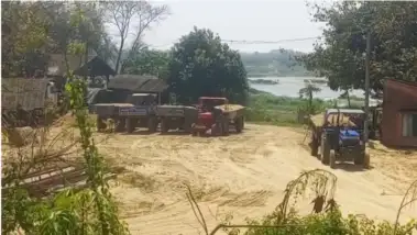 বালির দাম বেঁধে দিলেন ভাতারের বিধায়ক সৌমেন কারফা