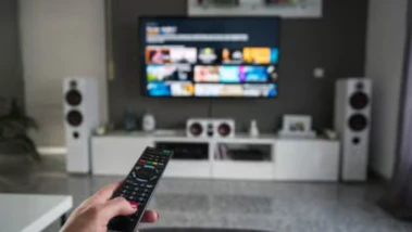 फिल्मों में सुपरहीरो जैसे हो गए पुलिस वाले किरदार रियलिस्टिक कहानियां अब OTT पर दिख रहीं बेहतर
