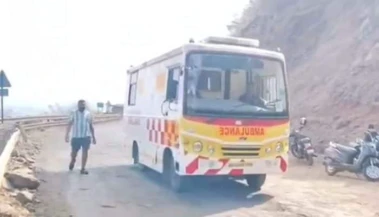 Eight tourists killed after vehicle falls into gorge in Maharashtra's Raigad; rescue operation on