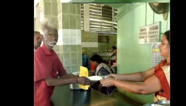 அரசியல் வேற. பசி வேற! கட்சி எதுவா இருந்தாலும், ஏழை வயிறு நிறையணும்ங்கிறதுதான் தவெக கொள்கை. அம்மா உணவகம் இனி இன்னும் சூப்பரா இயங்கும்! அம்மா உணவகம் வெறும் கட்டிடம் இல்ல. அது ஏழையோட பசியை போக்கும் கோவில்.. அரசியல் பழிவாங்கல் இல்லாம, மக்கள் நலன் காக்கவே இந்த அரசு. இது தளபதி ஆட்சி!