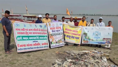 गुप्तारघाट पर स्वच्छता अभियान, सरयू तट से हटाया गया प्लास्टिक कचरा