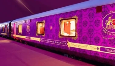 ദക്ഷിണേന്ത്യൻ സൗന്ദര്യം നുകരാൻ ഇനി രാജകീയ യാത്ര; പുത്തൻ ലുക്കില്‍ മാറ്റുരയ്‌ക്കാൻ ഐആര്‍സിടിസിയുടെ 'ഗോള്‍ഡൻ ചാരിയറ്റ്' റെഡി