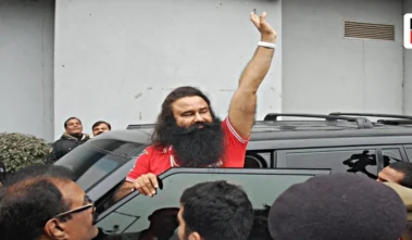 16वीं बार जेल से बाहर आया रेप दोषी Gurmeet Ram Rahim, 10 साल की जेल में 406 दिन बाहर; पुलिस काफिले के साथ निकला