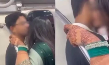 Woman With Boyfriend: పెళ్లైన నాలుగో రోజే ప్రియుడితో మెట్రోలో రొమాన్స్.. భర్త ఏం చేశాడంటే..?