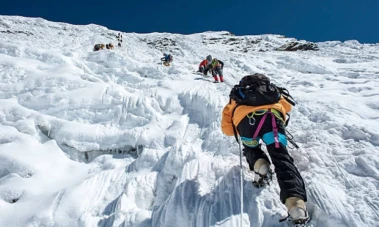 3 Indians among 274 to summit Mt Everest, set new record
