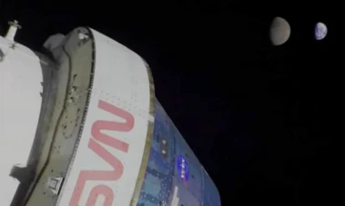 മനുഷ്യൻ ഭൂമിയില്‍ നിന്ന് 2,52,756 മൈല്‍ അകലെ; ചരിത്രമെഴുതി ആര്‍ട്ടെമിസ് 2 സംഘം ഭൂമിയിലേക്ക് മടങ്ങുന്നു