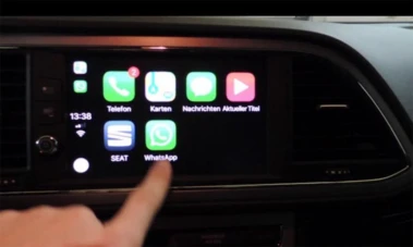 കാറോടിക്കുമ്ബോഴും ചാറ്റ് ചെയ്യാം; കാര്‍പ്ലേയില്‍ പുത്തൻ ഫീച്ചര്‍ അവതരിപ്പിച്ച്‌ വാട്സ്‌ആപ്പ്