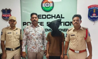 Posting terror content to calling Pakistani operatives:  Mubarak Hotel, Medchal,  employee held for ISIS links
