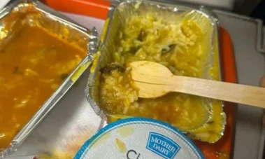 വന്ദേഭാരത് എക്സ്പ്രസില്‍ വിളമ്പിയ ഭക്ഷണത്തില്‍ പാറ്റ; കരാറുകാരന്10 ലക്ഷം രൂപ പിഴയിട്ട് റെയില്‍വെ