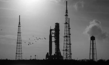 52 വര്‍ഷങ്ങള്‍ക്ക് ശേഷം മനുഷ്യൻ വീണ്ടും ചന്ദ്രനിലേക്ക്; ചരിത്രം കുറിക്കാൻ ആര്‍ട്ടെമിസ് 2 നാളെ കുതിച്ചുയരും