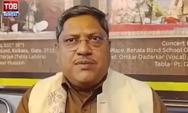 আদালত চত্বরে তোলাবাজিতে ধৃত তৃণমূল কাউন্সিলর সুদীপকে লক্ষ্য করে ছোড়া হল জুতো ও ডিম, দেওয়া হয় 'চোর' স্লোগান