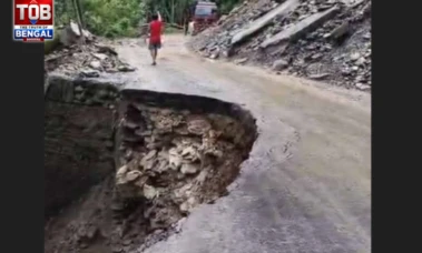 বৃষ্টির দাপটে ফের বিপর্যস্ত সিকিম, বন্ধ রাস্তা, অনিশ্চয়তায় পর্যটকেরা