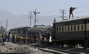 بلوچستان کے کوئٹہ میں ٹرین پر خودکش حملہ،27فوجی افسر ہلاک،131سے زیادہ زخمی