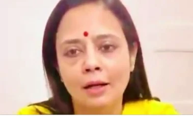 গরু-মোষ জবাই করার অনুমতি দেওয়ার জন্য কলকাতা হাইকোর্টের কাছে আবেদন জানালেন তৃণমূল সাংসদ মহুয়া মৈত্র