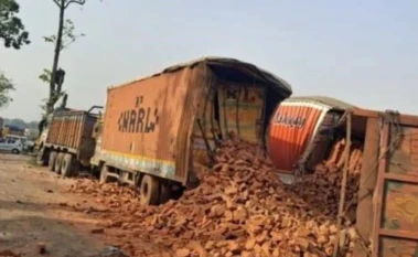 Hazaribagh News: चरही में ट्रेलर-ट्रक की भीषण टक्कर, चालक की मौत, तीन घायल
