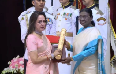 राष्ट्रपति भवन में 'पद्म अवॉर्ड सेरेमनी': रोहित शर्मा 'पद्मश्री' और दिग्गज अभिनेता धर्मेंद्र मरणोपरांत 'पद्म विभूषण' से सम्मानित