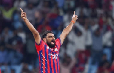 IPL 2026 - मोहम्मद शमीचा घातक मारा अन् सलामीवीरांची उडतीये भंबेरी, नवा विक्रम प्रस्थापित