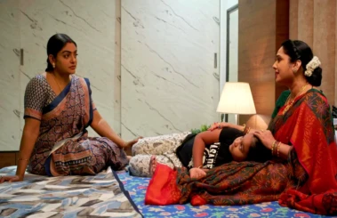 డైనింగ్ టేబుల్ దగ్గర పెద్ద రచ్చ దీపను కూతురిలా అక్కున చేర్చుకున్న సుమిత్ర!