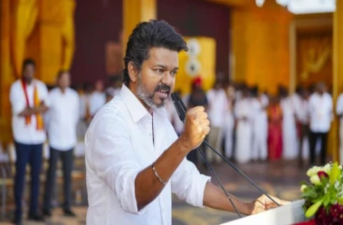 BREAKING : 121 ಶಾಸಕರ ಬೆಂಬಲದ ಬಗ್ಗೆ ರಾಜ್ಯಪಾಲರಿಗೆ ಪತ್ರ ಬರೆದ ವಿಜಯ್ : ತಮಿಳುನಾಡಲ್ಲಿ ದಳಪತಿ ಯುಗ ಆರಂಭ