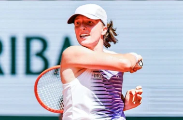 Iga Swiatek Beats Emerson Jones 6-1 6-2 to Open French Open 2026 Campaign at Roland Garros