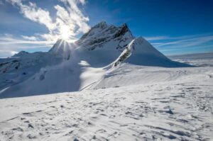আল্পসের স্বর্গ - Jungfraujoch : বরফ, মেঘ ও স্বপ্নের রাজ্যে এক অবিস্মরণীয় ভ্রমণ।