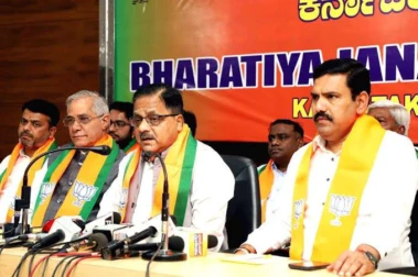 ಕಾಂಗ್ರೆಸ್ ಶಾಸಕರು ನಮ್ಮ ಟಚ್ ನಲ್ಲಿ ಇದ್ದಾರೆ; ಸಿದ್ದರಾಮಯ್ಯ ಮತ್ತು ಡಿ ಕೆ ಶಿವಕುಮಾರ್ ನಡುವೆ ಖರ್ಗೆ ಬೆಂಕಿ ಹಚ್ಚುತ್ತಿದ್ದಾರೆ : ರಾಧಾಮೋಹನ್ ದಾಸ್