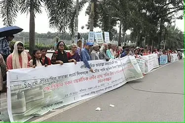 তারেক পদ্মায় ব্যারেজ তৈরির সিদ্ধান্ত নিতেই ফরাক্কার বিরুদ্ধে সরব বাংলাদেশ, ঢাকায় মানববন্ধন