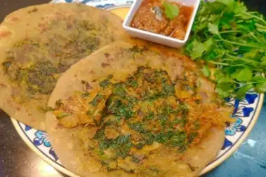 Dhaniye Ka Paratha: गर्मियों के नाश्ते के लिए बेस्ट है क्रिस्पी धनिया पराठा, दही के साथ खाने से दिन बन जाएगा