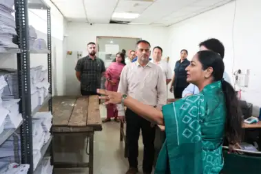 रोहिणी के सब-रजिस्ट्रार दफ्तर में अव्यवस्था देख मुख्यमंत्री ने जताई नाराजगी, अधिकारियों को दिए सख्त निर्देश