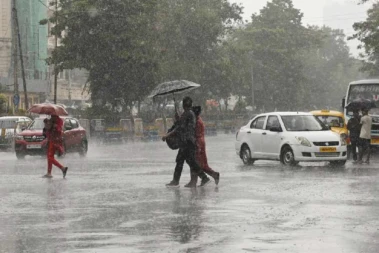 Light rain brings little relief as heat, humidity grip Kolkata