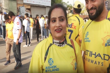 ​आईपीएल मुकाबले में जुटे हजारों फैंस, मगर धोनी की कमी खली सभी को!