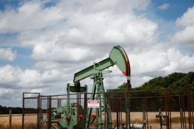 Were Oil Traders Tipped Off Before Trump Delayed Iran Strikes? US Probes $800 Million Oil Bets