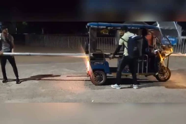 National pole vault record holders forced to manage equipment in e-rickshaw, videos trigger criticism